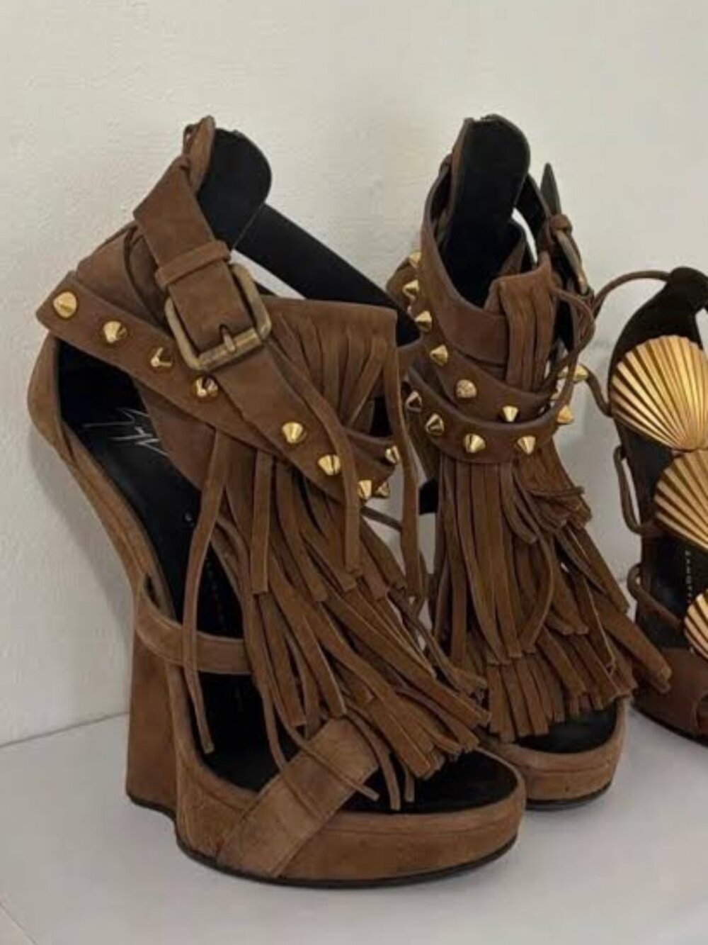GIUSEPPE ZANOTTI BROWN FRINGED SCULTED WEDGE SANDALS SIZE 37 PRELOVED